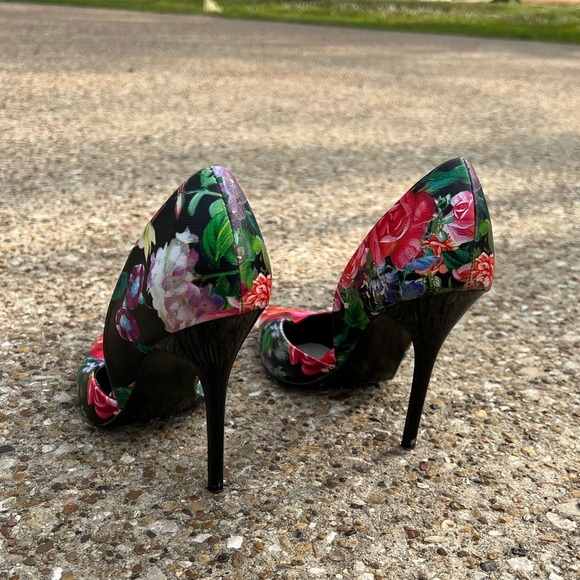 Steve Madden | “Vincible” D’Orsay Stilleto Pump | Size 8M - Picture 5 of 8